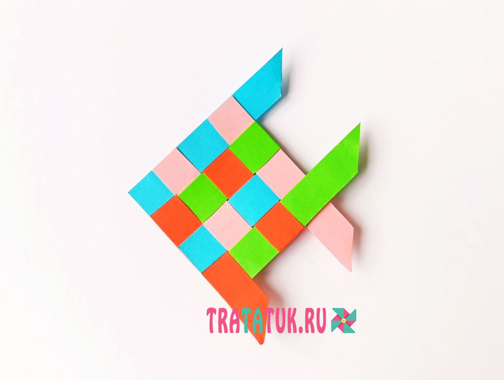 Плетёная рыбка из цветной бумаги